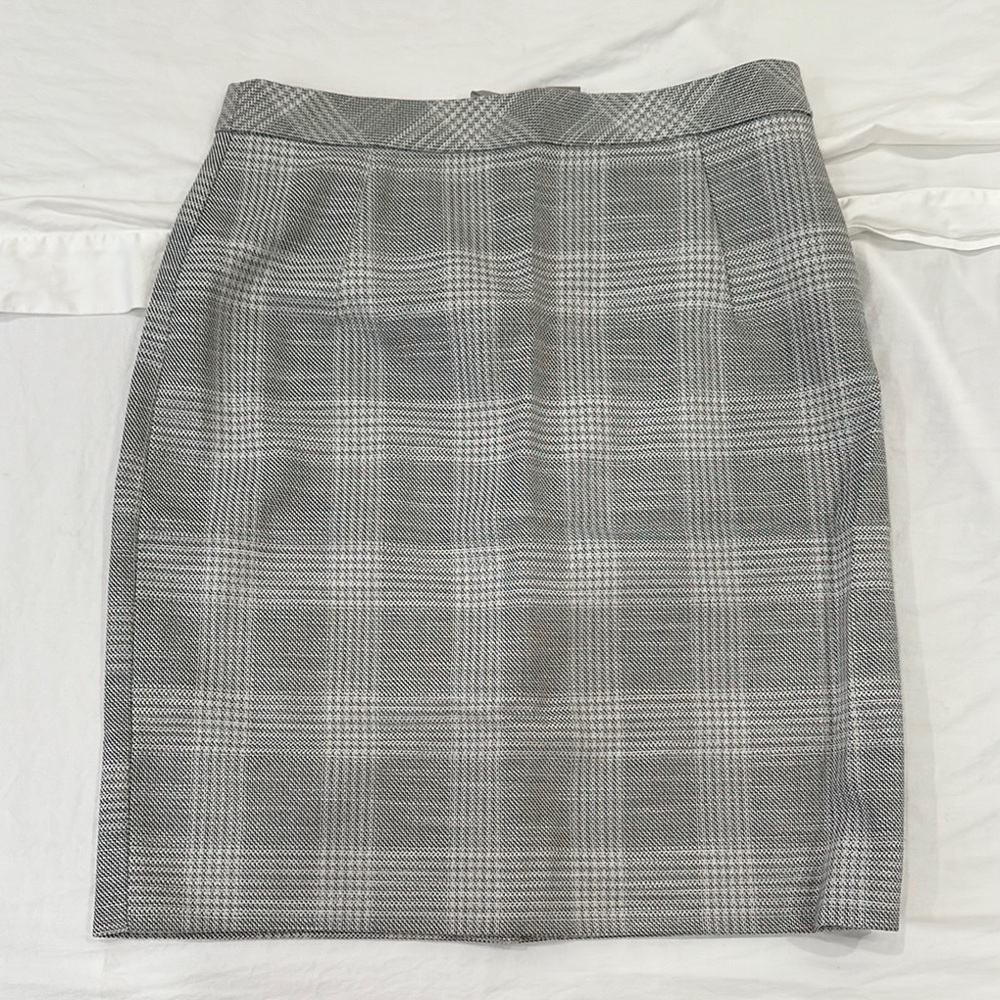 H&M Gray Pencil Skirt with Sleek Design